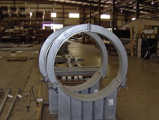 Gusseted full encircled saddle clamps
